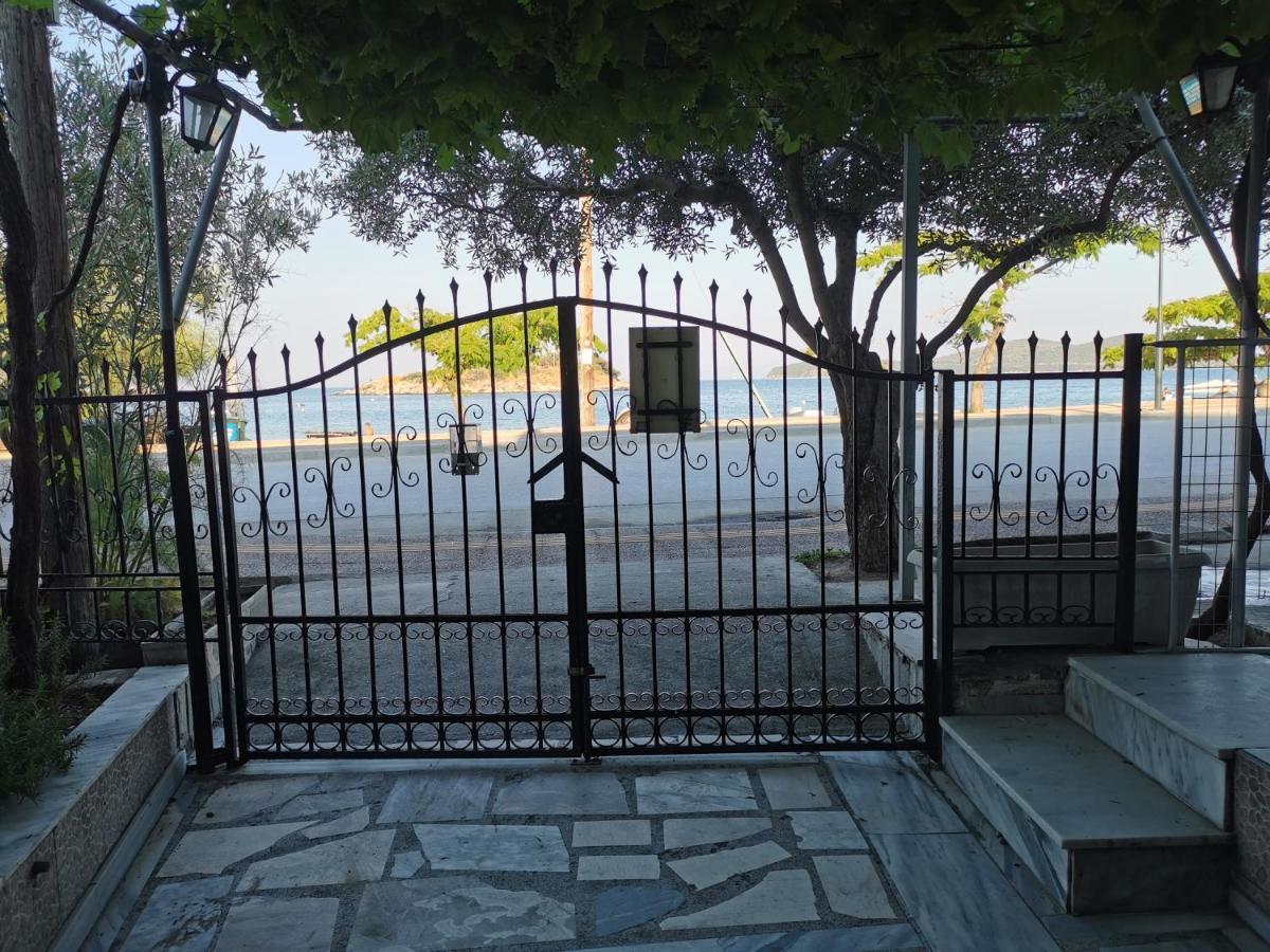 Villa Tasos Néa Péramos Bagian luar foto